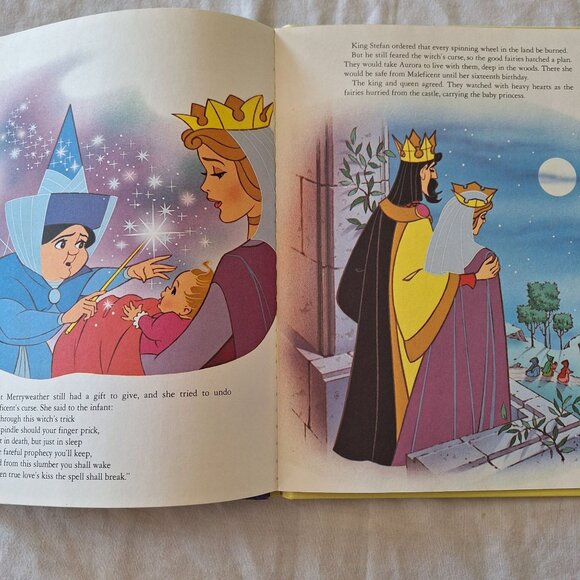 Walt Disneys Sleeping Beauty Book 1986 Golden Book Edition 11x8" Big Hardcover - Picture 5 of 6